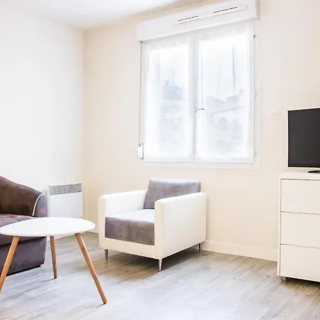 Le 12 Carnot - Serenite Assuree Dans Ce Grand Studio Apartment Poitiers